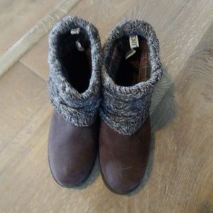 Mukluks size 7 knitted cuff boots